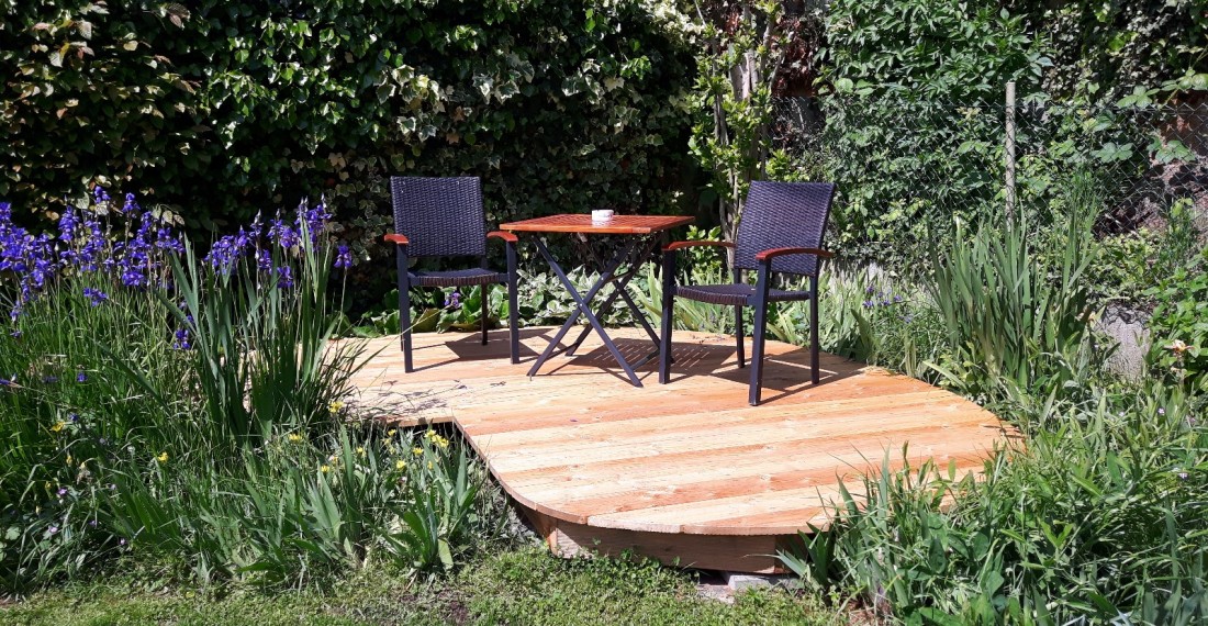 Freisitz Teich Ferienhaus am Weinberg